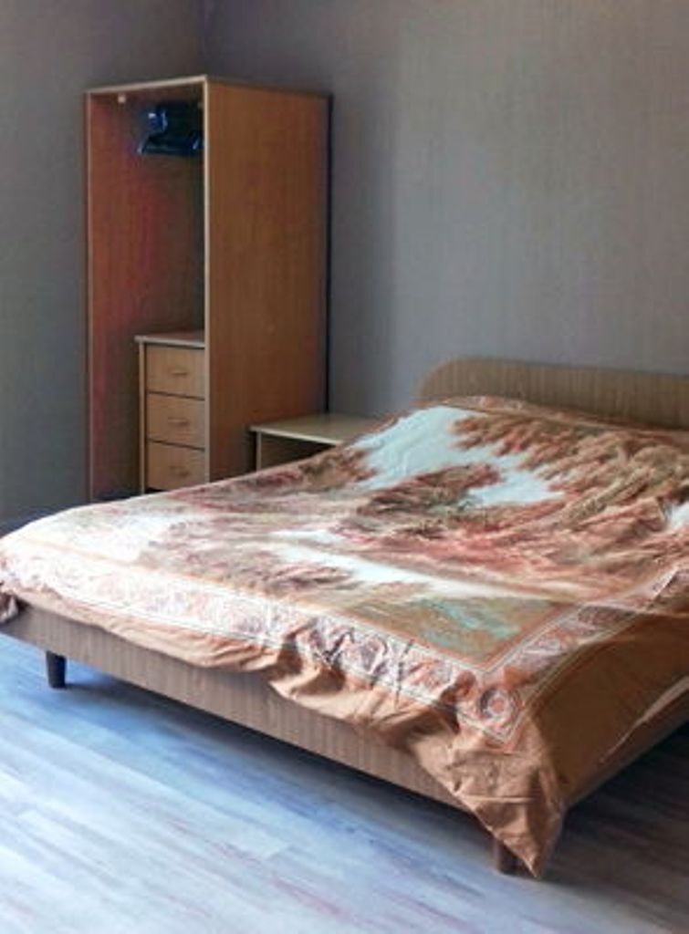 Будинок подобово 180 м², Русанівський бул., Сады,109