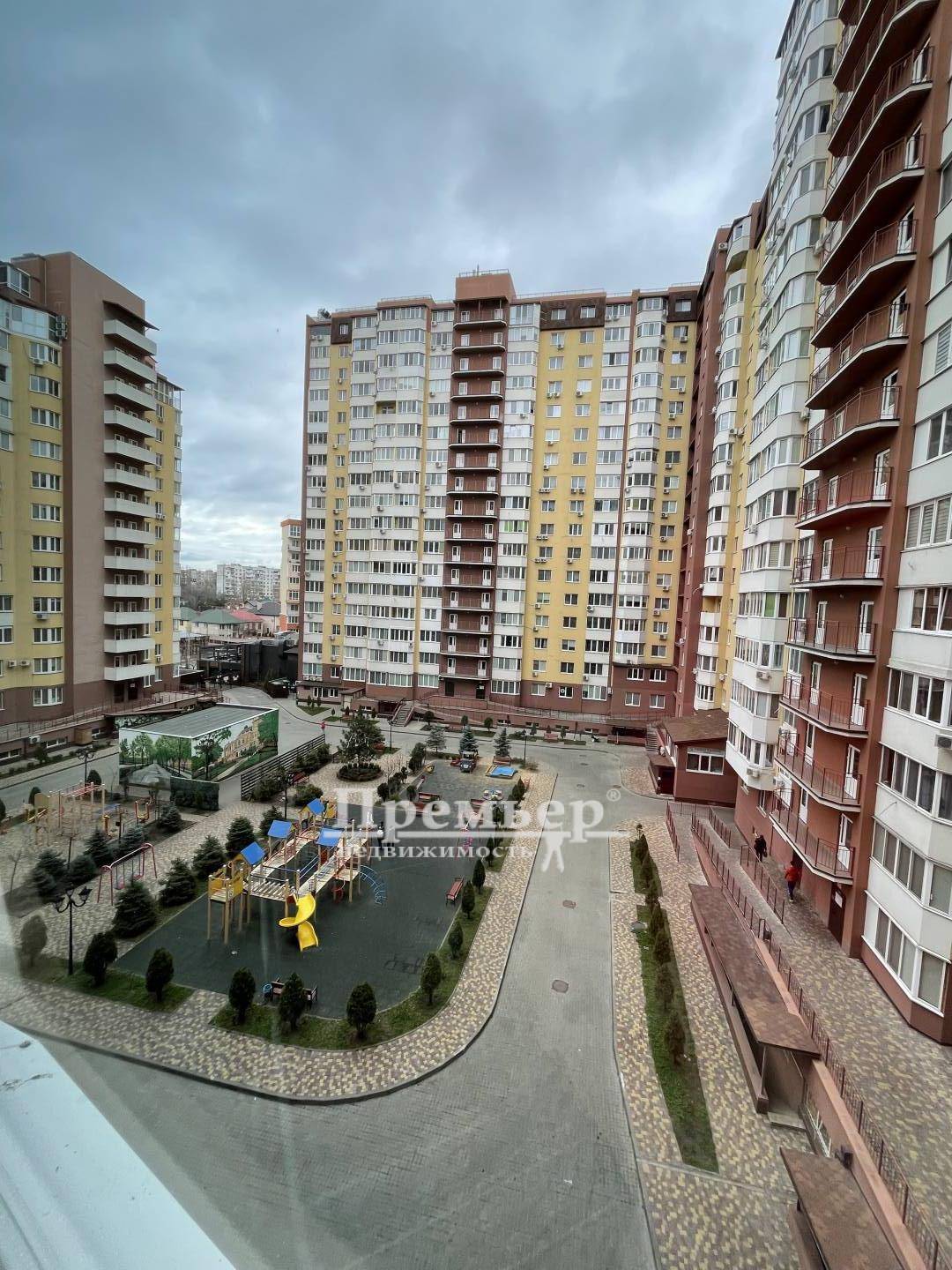 Продаж 2-кімнатної квартири 64 м², Массив Радужный вул.