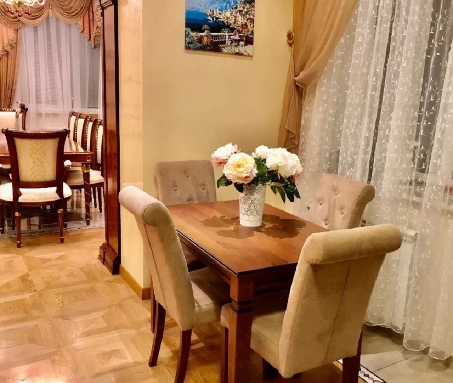 Продаж 4-кімнатної квартири 212 м², Старонаводницька вул., 13А