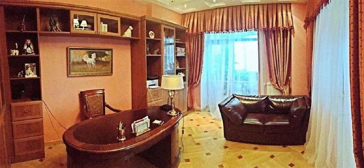 Продажа 4-комнатной квартиры 212 м², Старонаводницкая ул., 13А