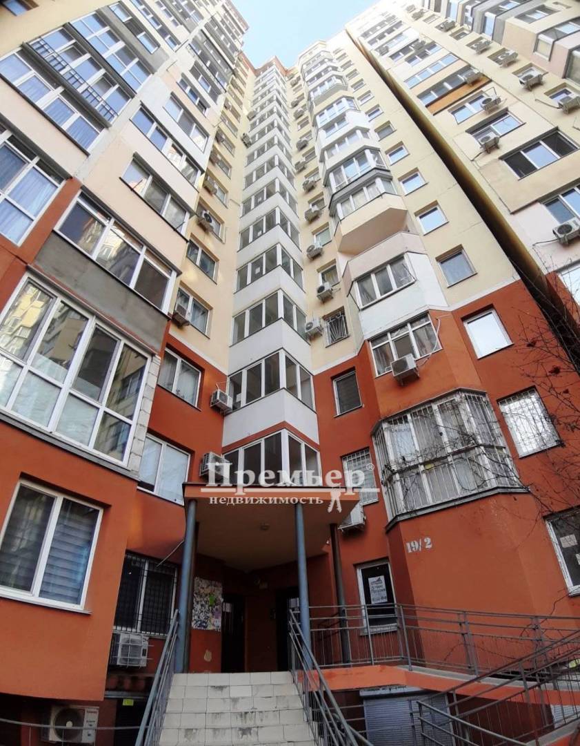 Продаж 1-кімнатної квартири 47 м², Массив Радужный вул.