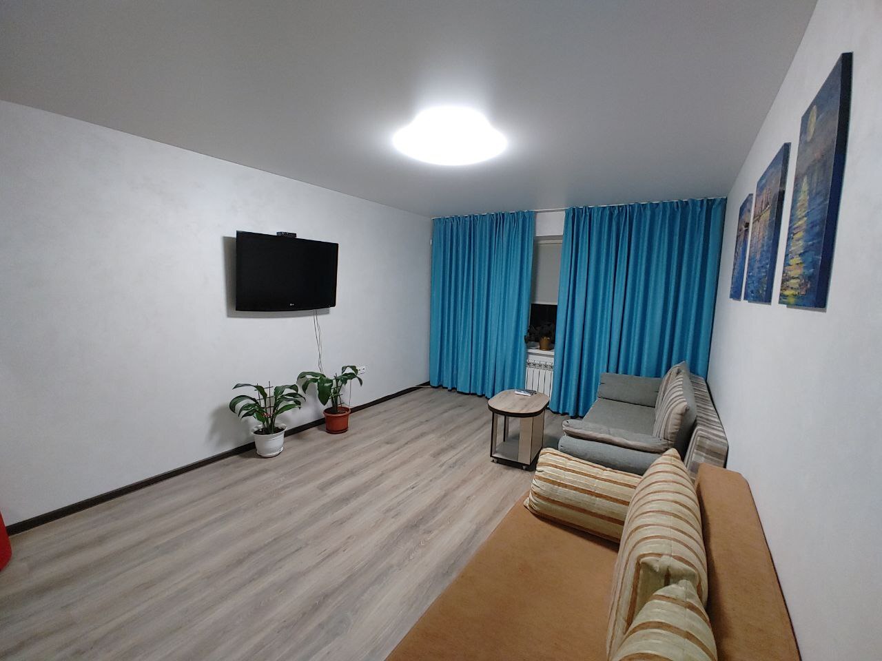 3-комнатная квартира посуточно 65 м², Тополь 1 ул., 15