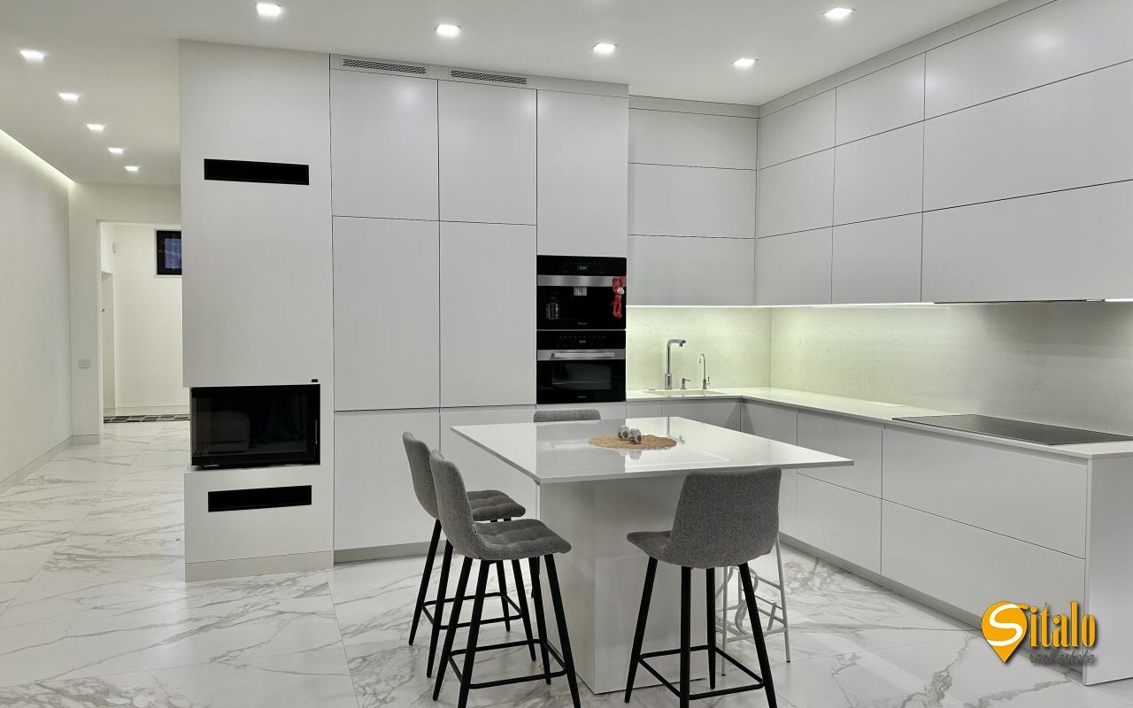 Продажа дома 240 м², 1-я Озерная ул.