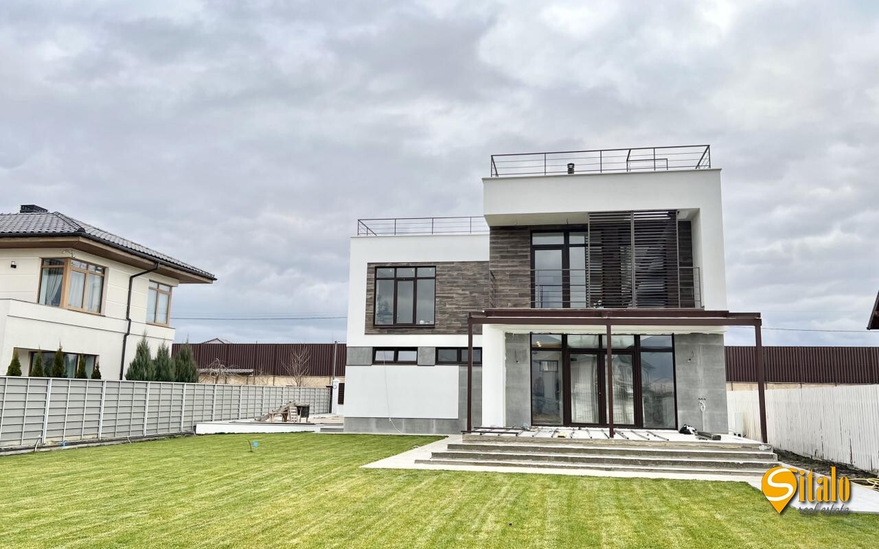 Продажа дома 240 м², 1-я Озерная ул.