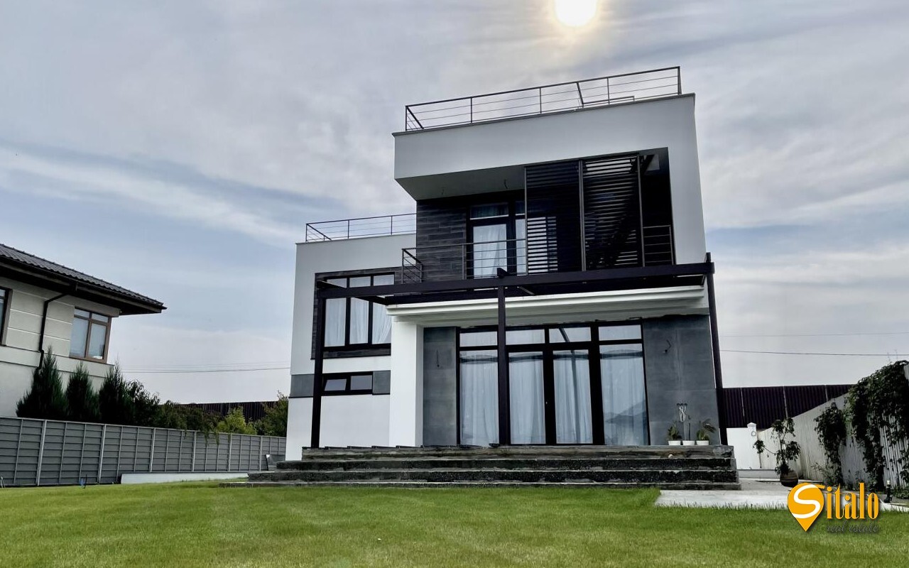 Продажа дома 240 м², 1-я Озерная ул.
