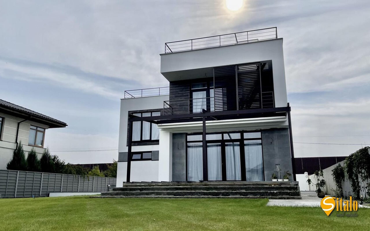 Продажа дома 240 м², 1-я Озерная ул.