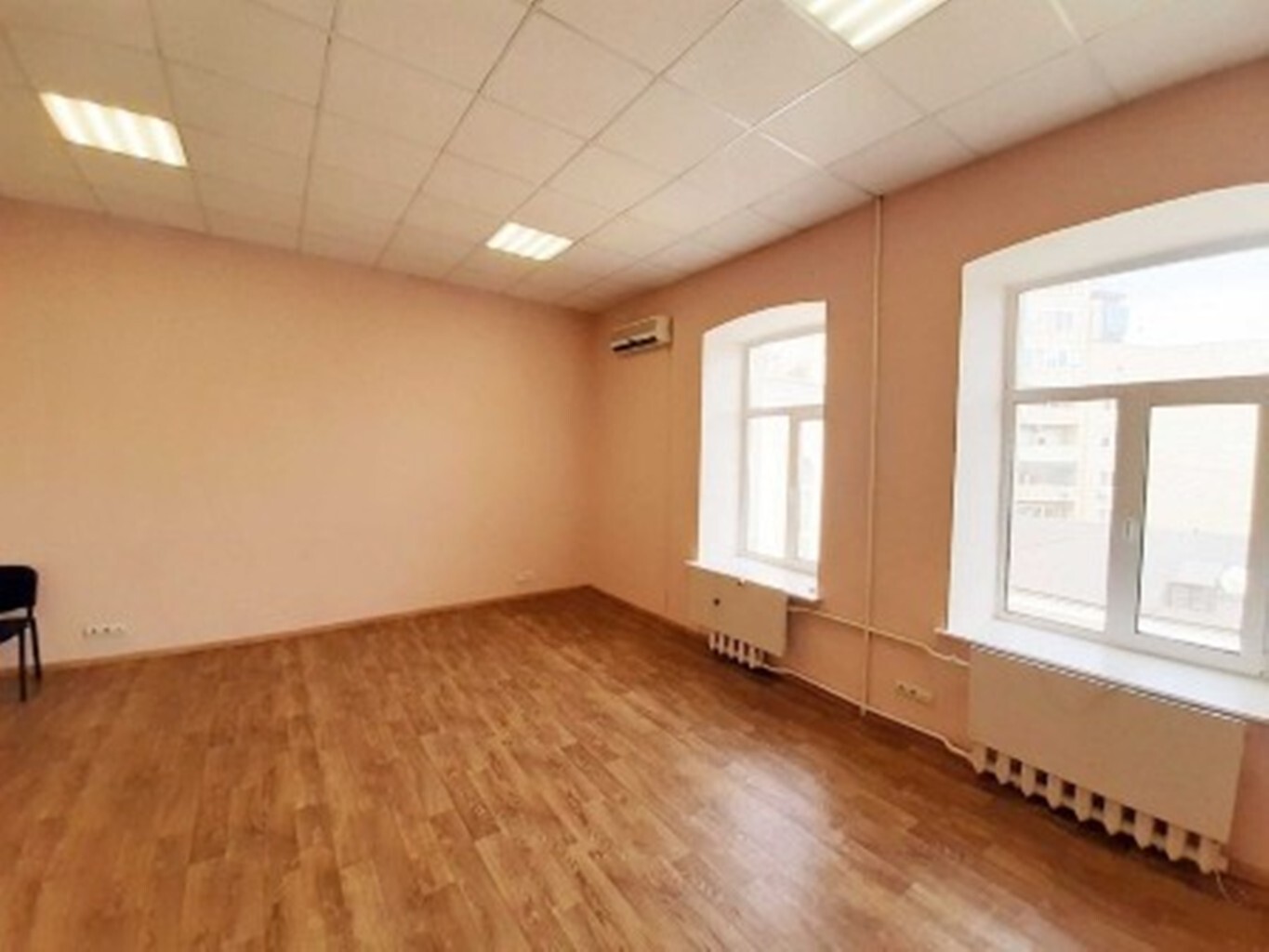 Оренда офісу 135 м², Московська вул., 19