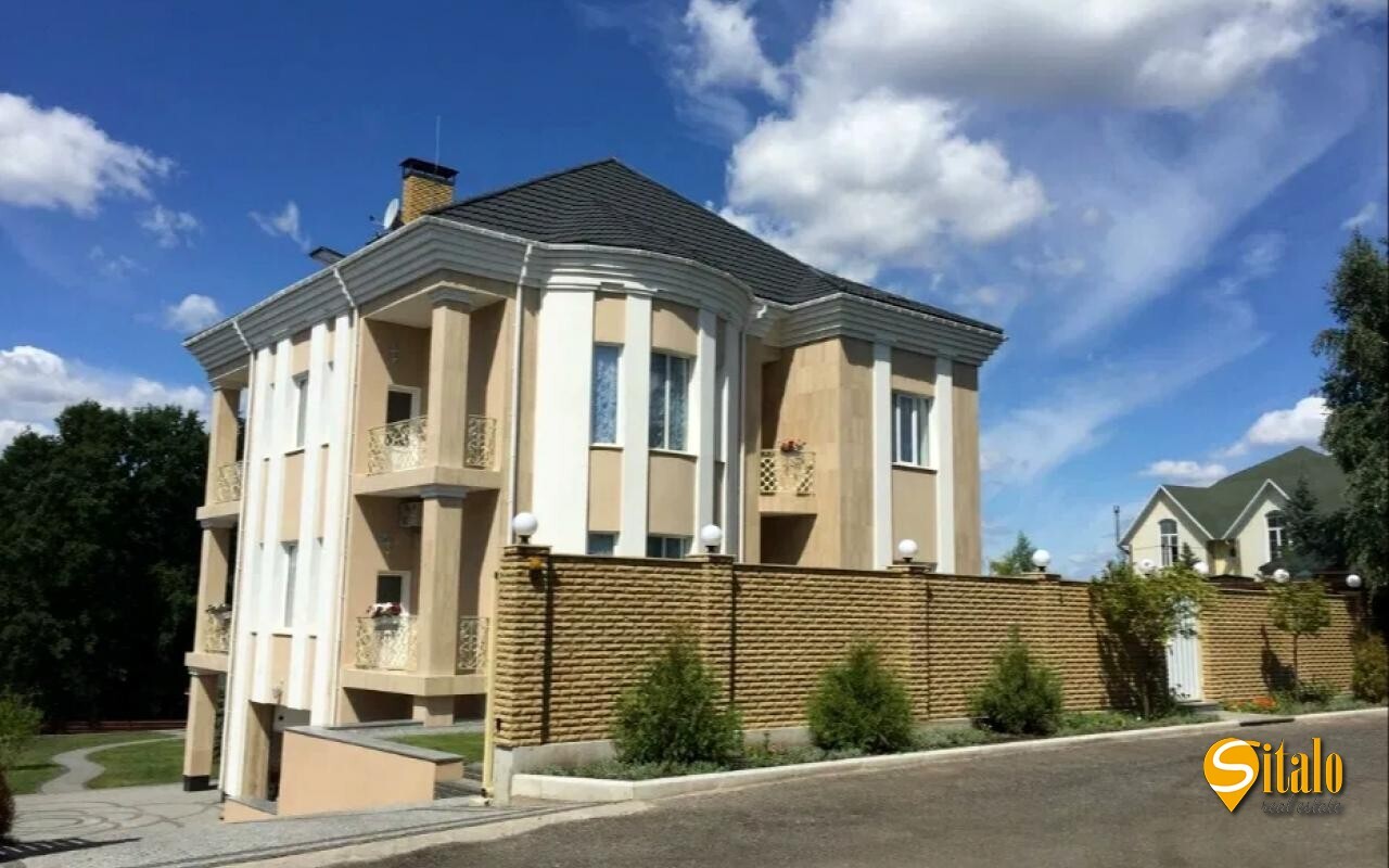 Продаж будинку 630 м²