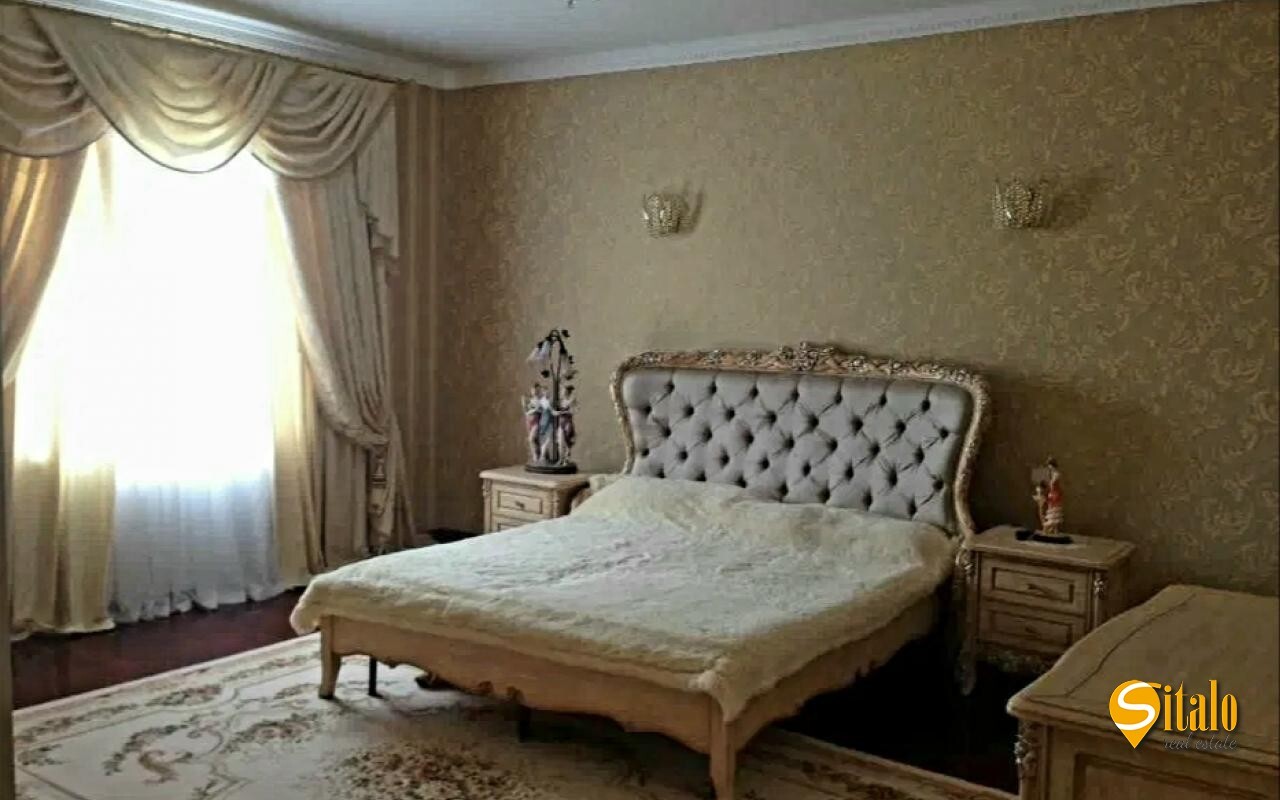 Продаж будинку 630 м²