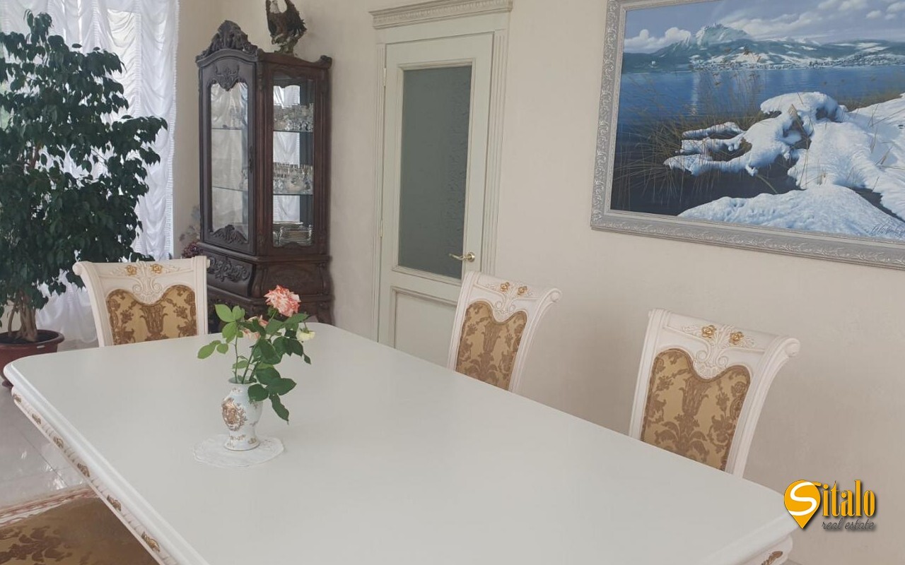 Продаж будинку 630 м²