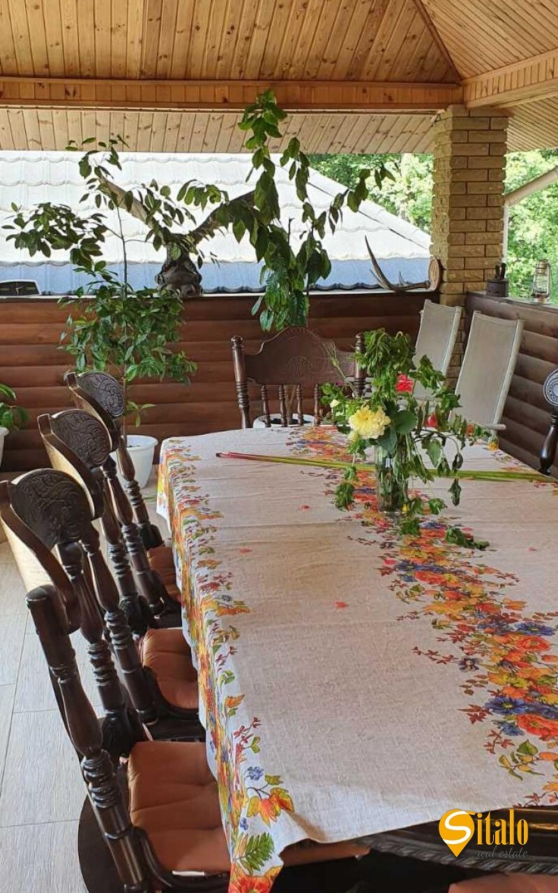 Продаж будинку 630 м²