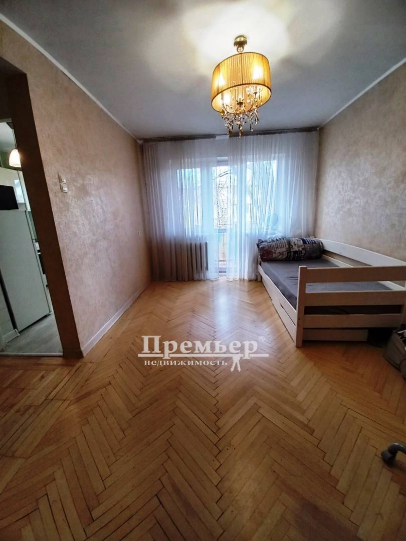 Продаж 1-кімнатної квартири 32 м², Космонавтов вул.
