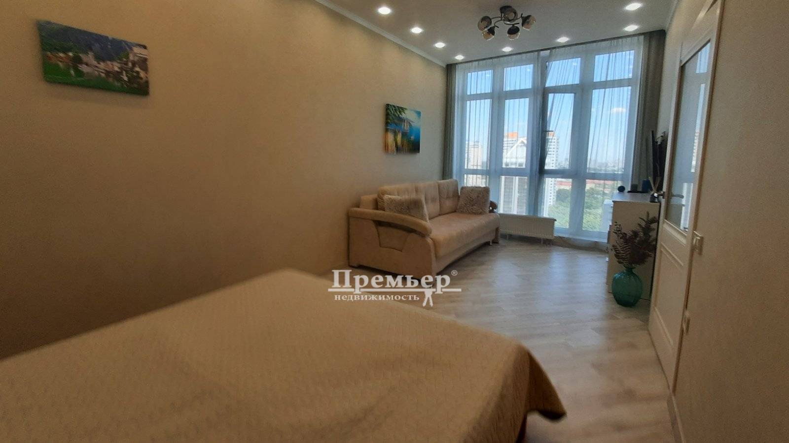 Продаж 1-кімнатної квартири 47 м², Гагарина просп.