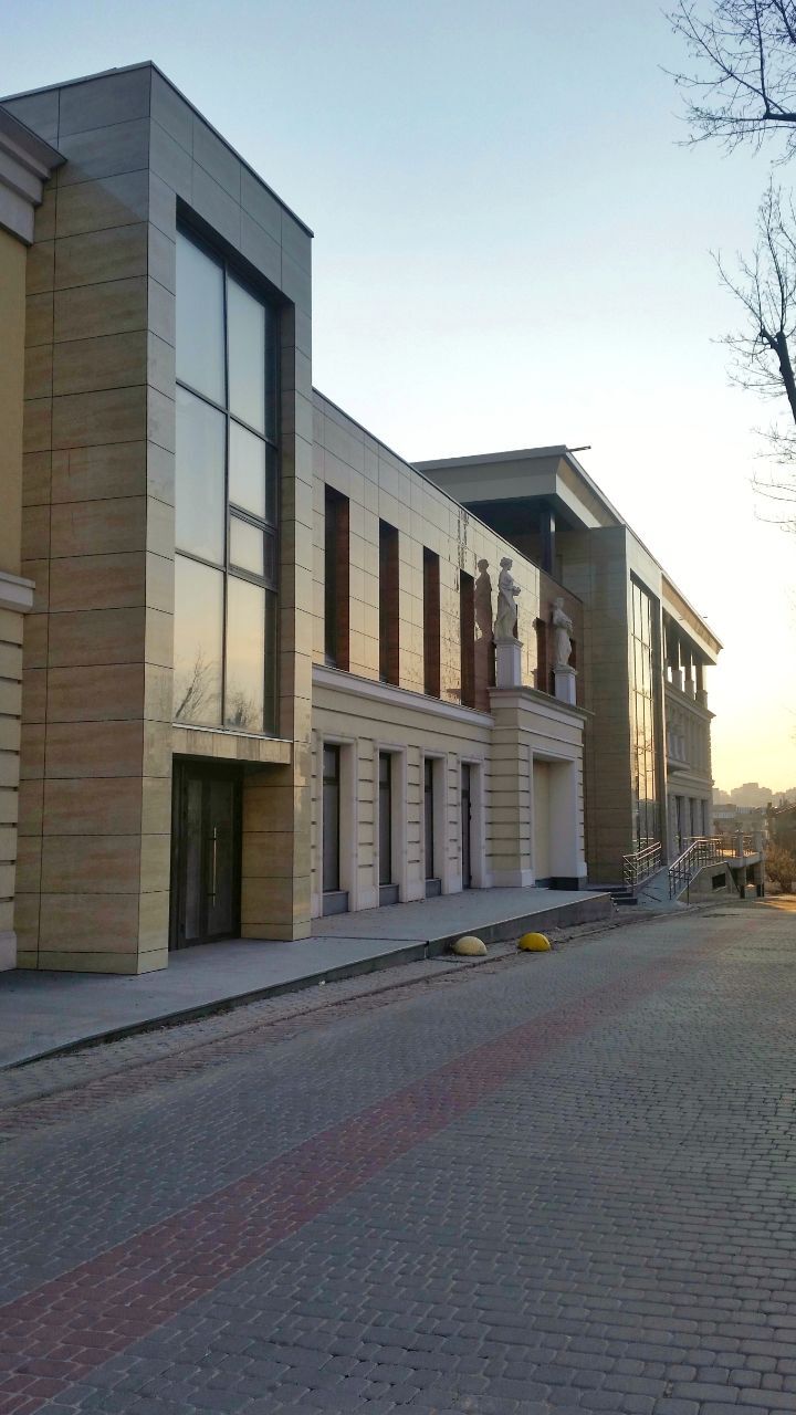 Оренда приміщення вільного призначення 638 м², Університетська вул., 16