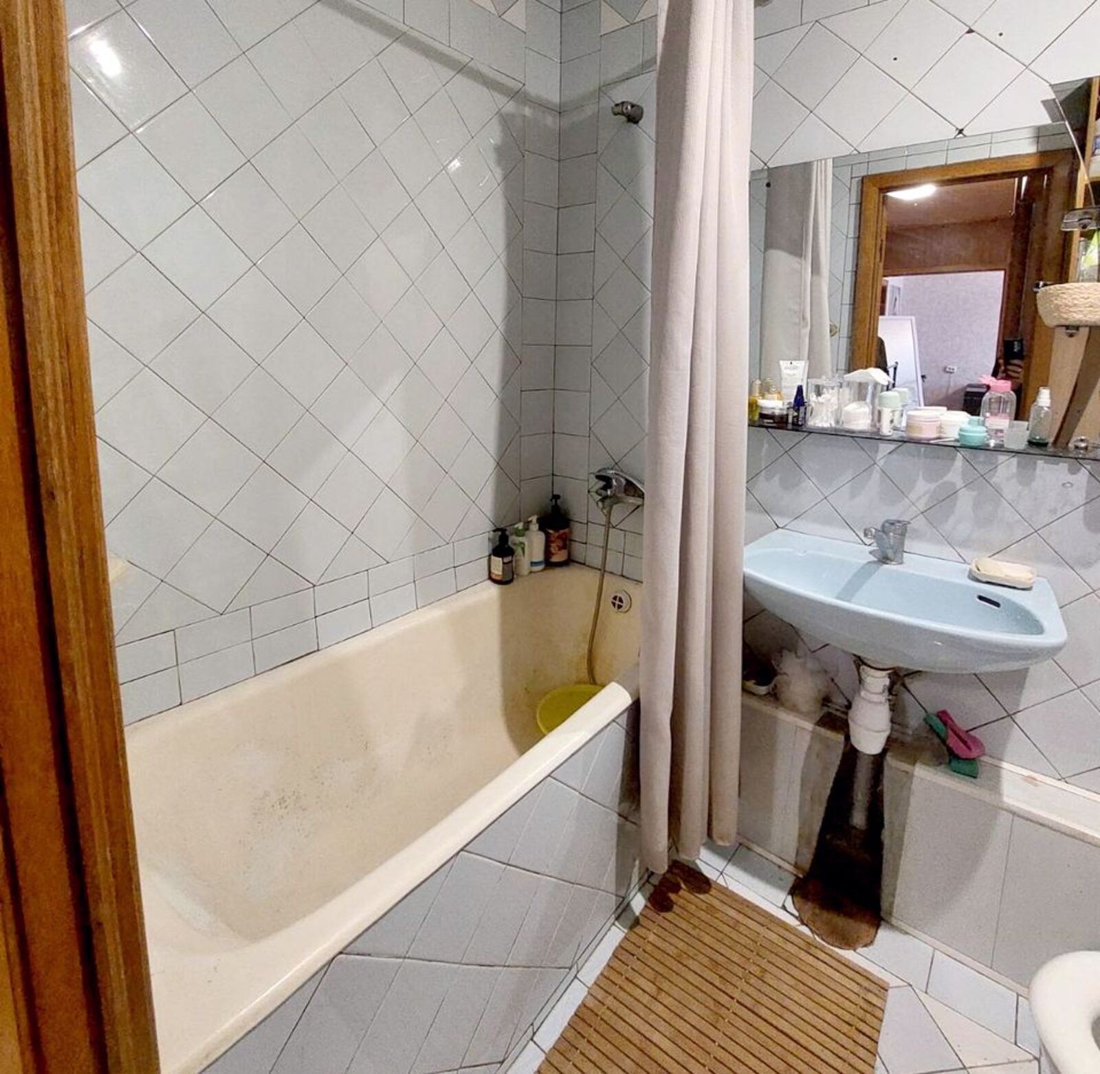 Продаж 3-кімнатної квартири 63 м², Калинова вул., 49