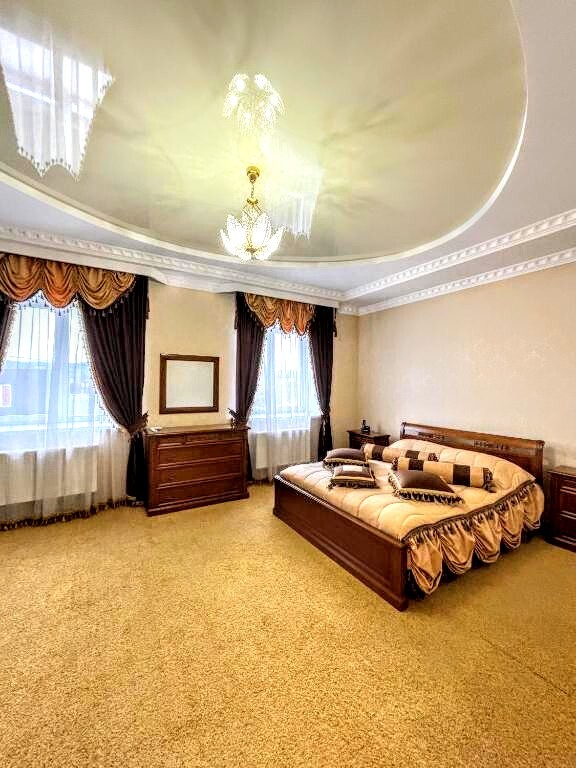 Дом посуточно 600 м², Промышленная (Бортничи) ул.