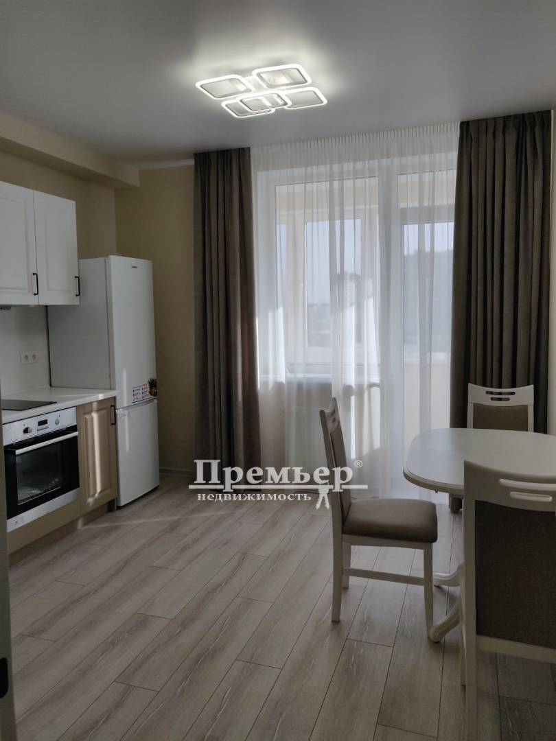 Продаж 1-кімнатної квартири 42 м², Варненська вул.