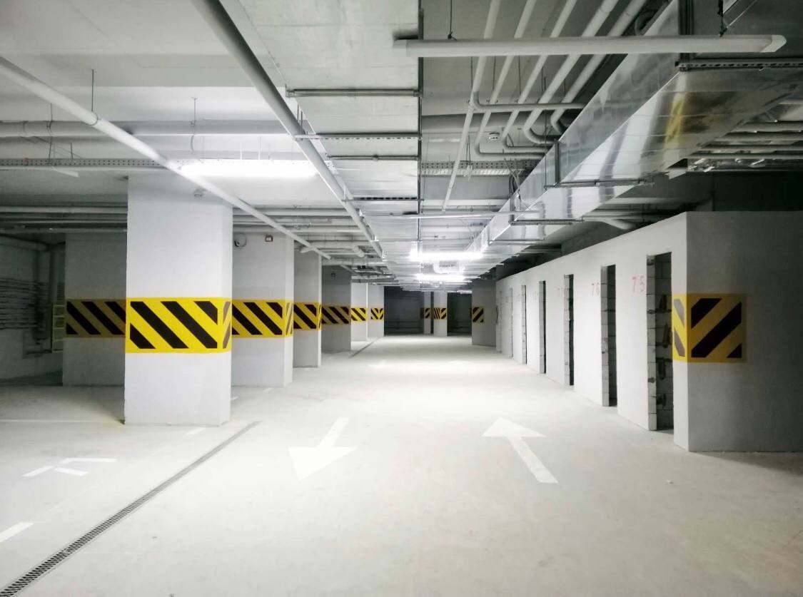 Продаж машиномісця 15.4 м², Шкільна вул.