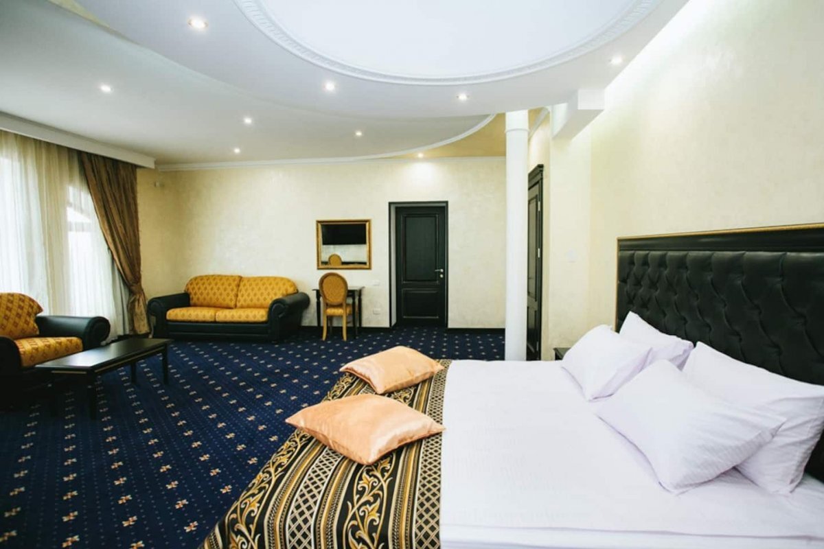 Аренда дома 800 м², Костанди ул., 47