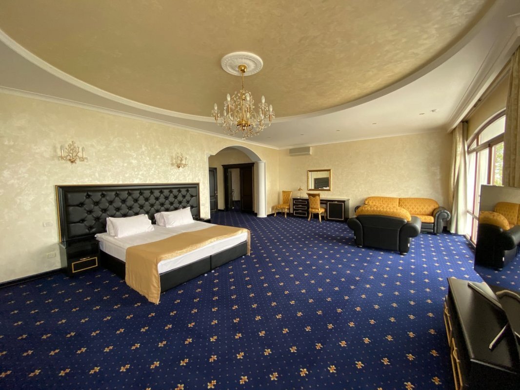 Аренда дома 800 м², Костанди ул., 47