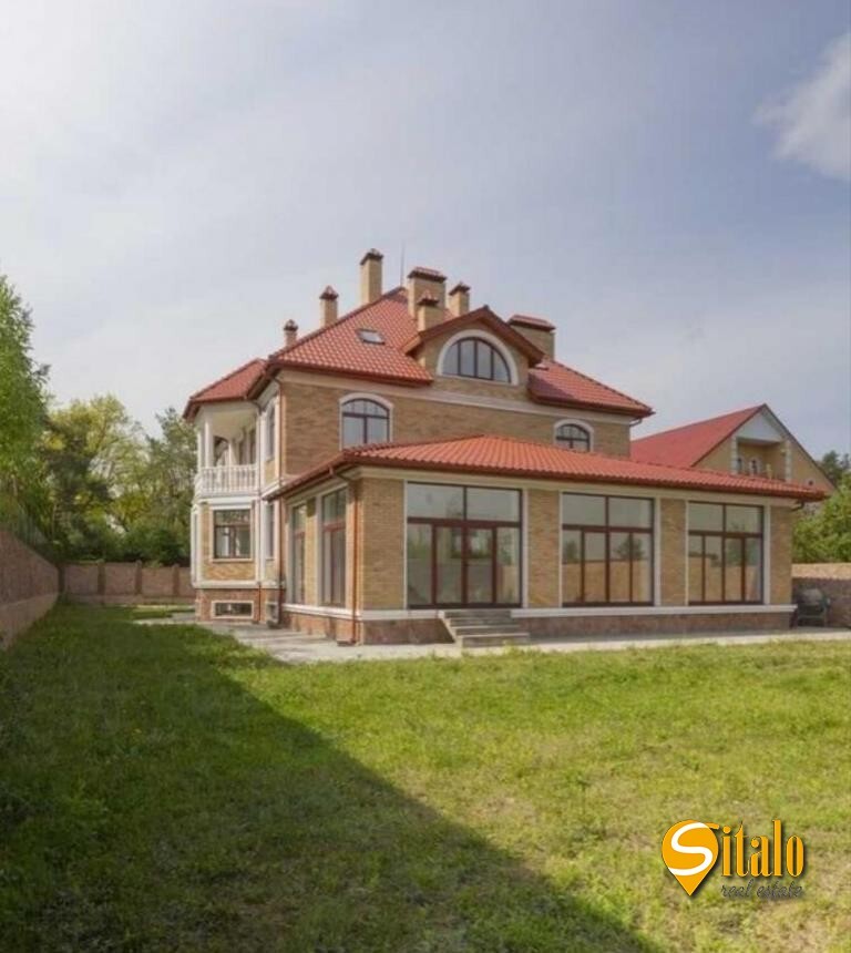 Продаж будинку 450 м²