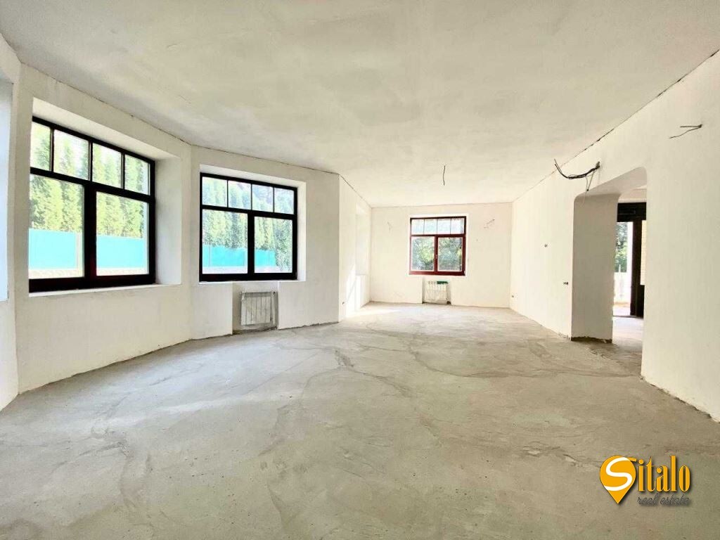 Продаж будинку 450 м²
