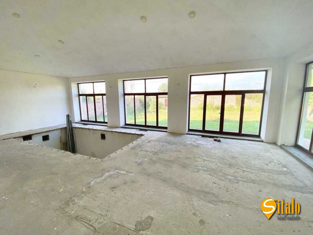 Продаж будинку 450 м²