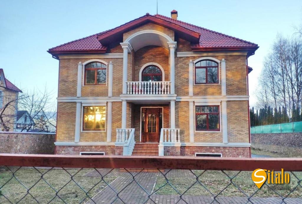 Продаж будинку 450 м²