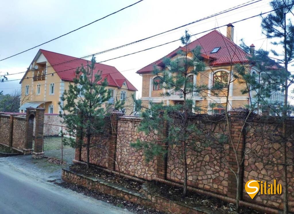 Продаж будинку 450 м²
