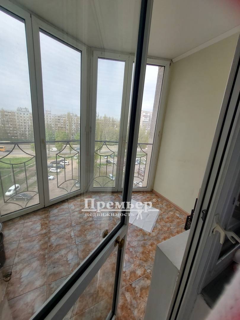 Продаж 4-кімнатної квартири 87 м², Добровольского просп.