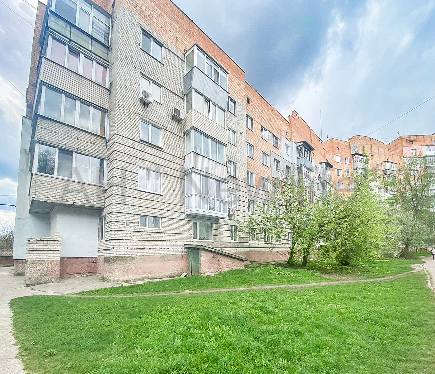 Продаж 2-кімнатної квартири 50 м², Охитирська вул.