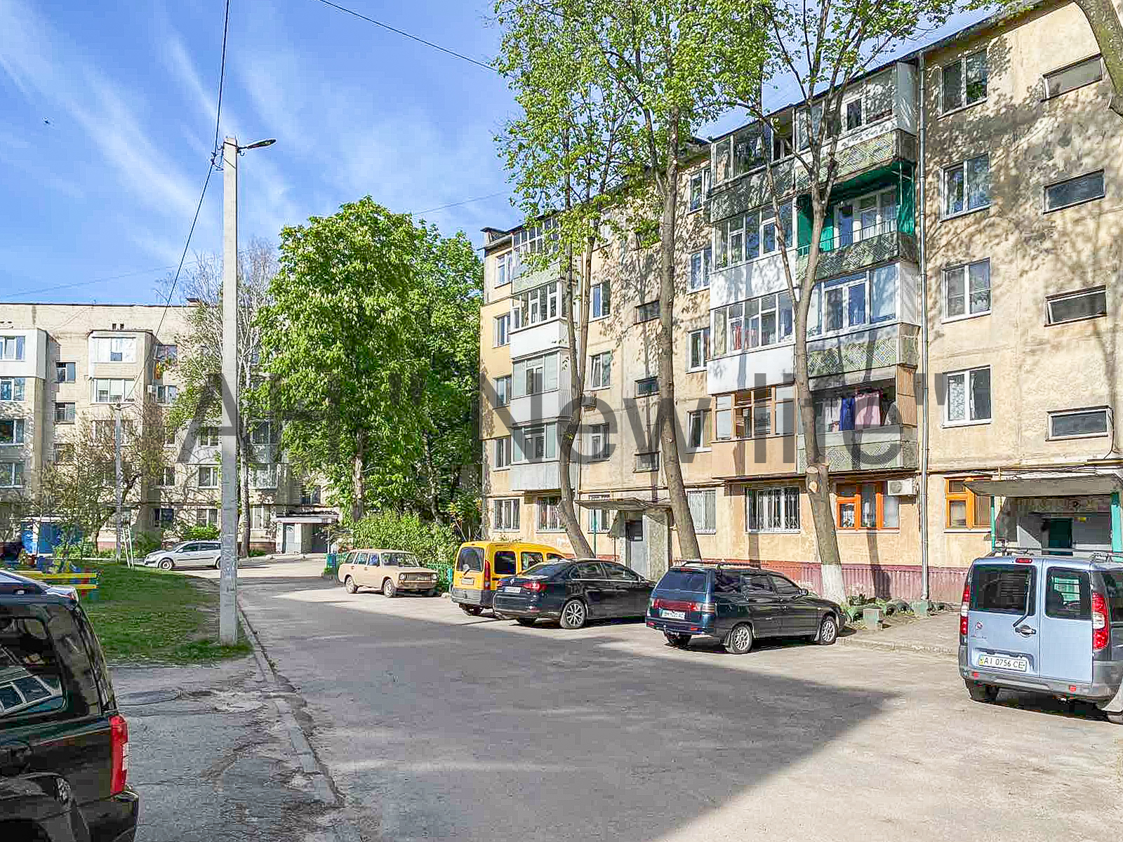 Продаж 1-кімнатної квартири 32 м², Металургів вул.