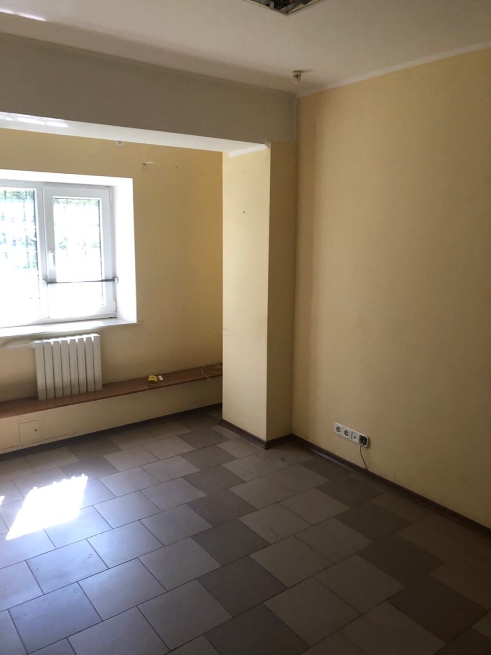 Оренда комерції 230 м², Чернишевського вул., 1