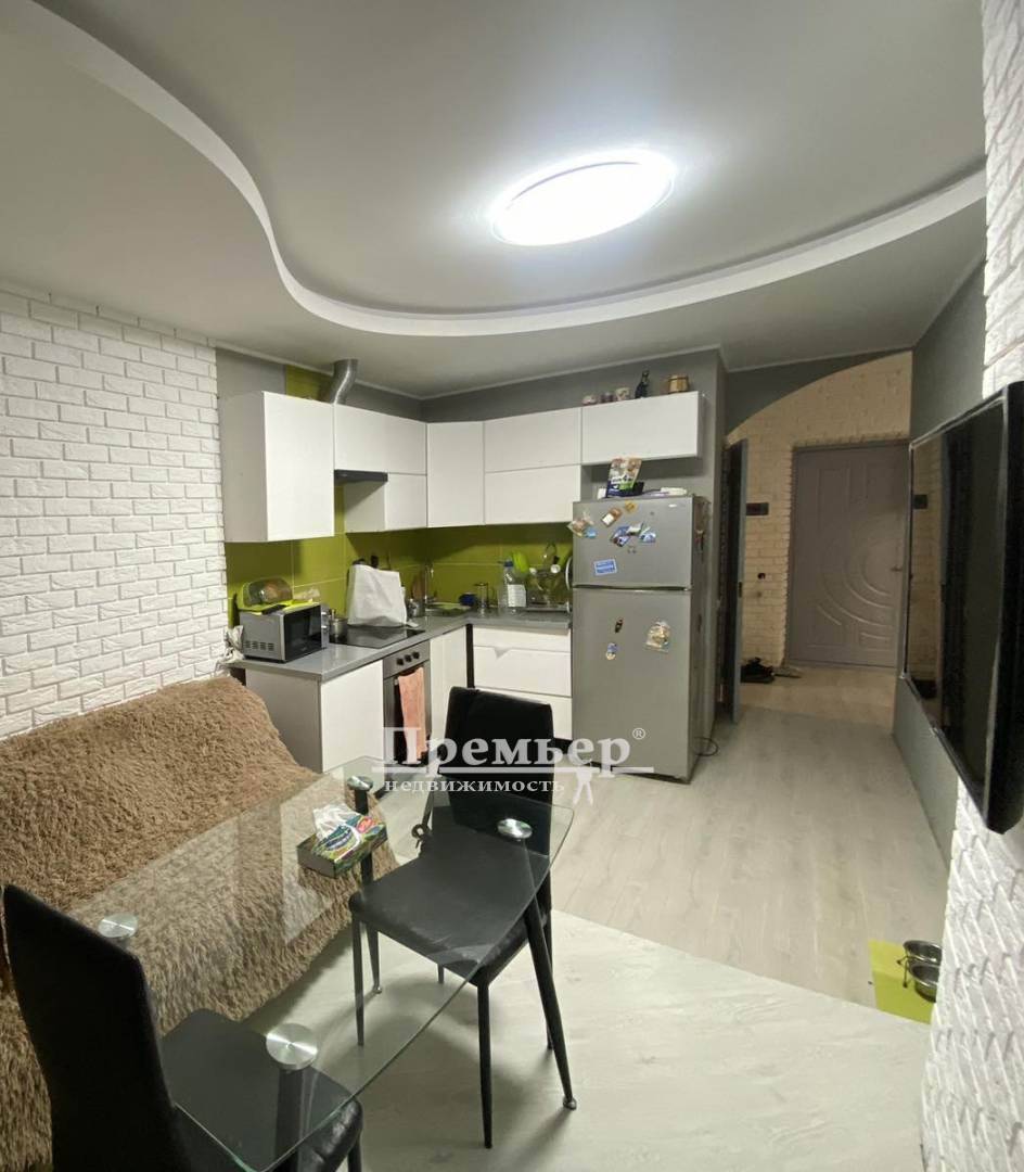 Продаж 1-кімнатної квартири 43 м², Массив Радужный вул.