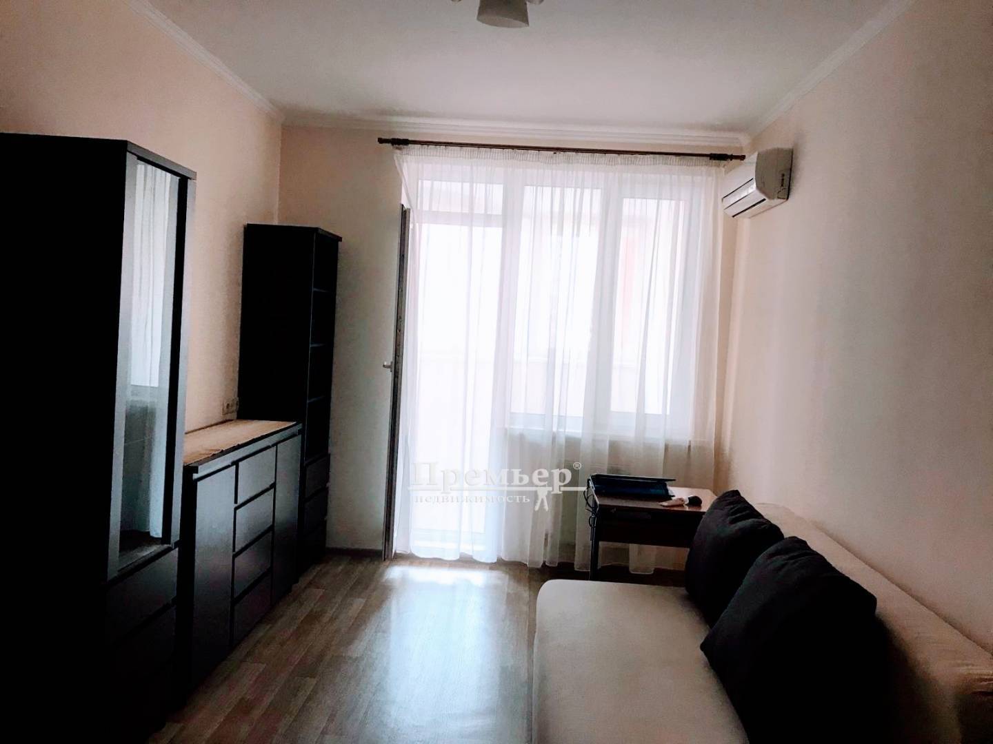 Продаж 1-кімнатної квартири 49 м², Массив Радужный вул.