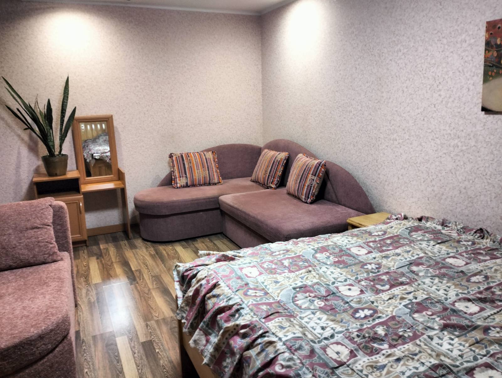 2-комнатная квартира посуточно 55 м², 8-е Марта ул., 105