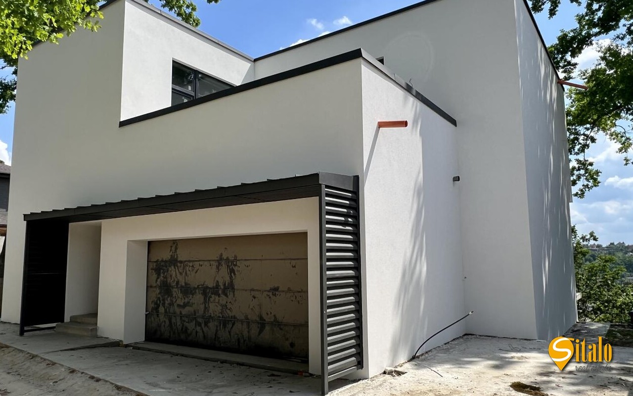 Продаж будинку 350 м²