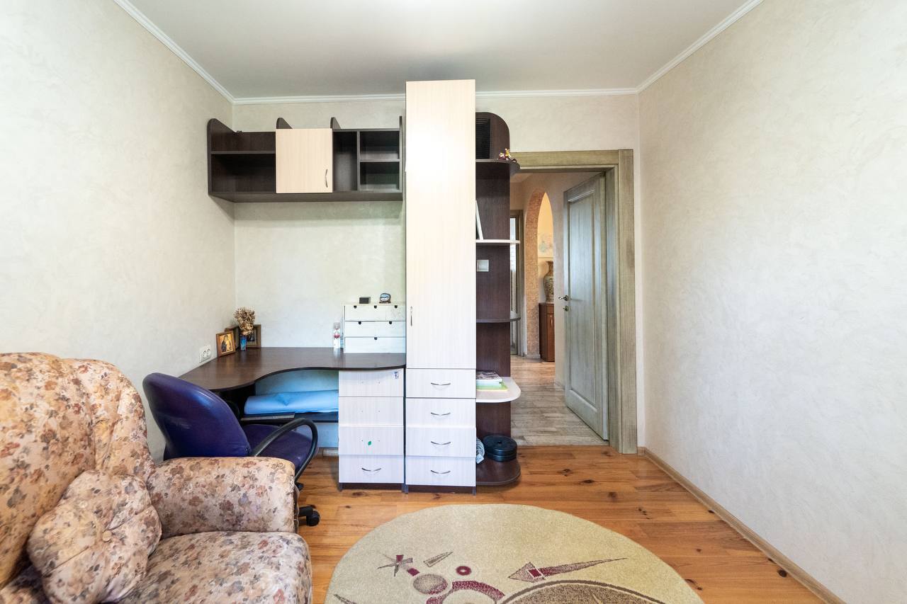 Продажа 4-комнатной квартиры 93 м², Петрова Генерала ул., 22А