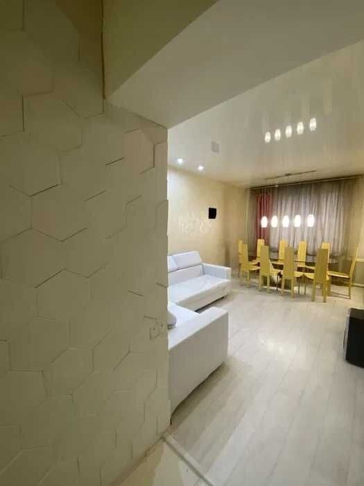 Оренда 3-кімнатної квартири 90 м², Успенська пл., 7