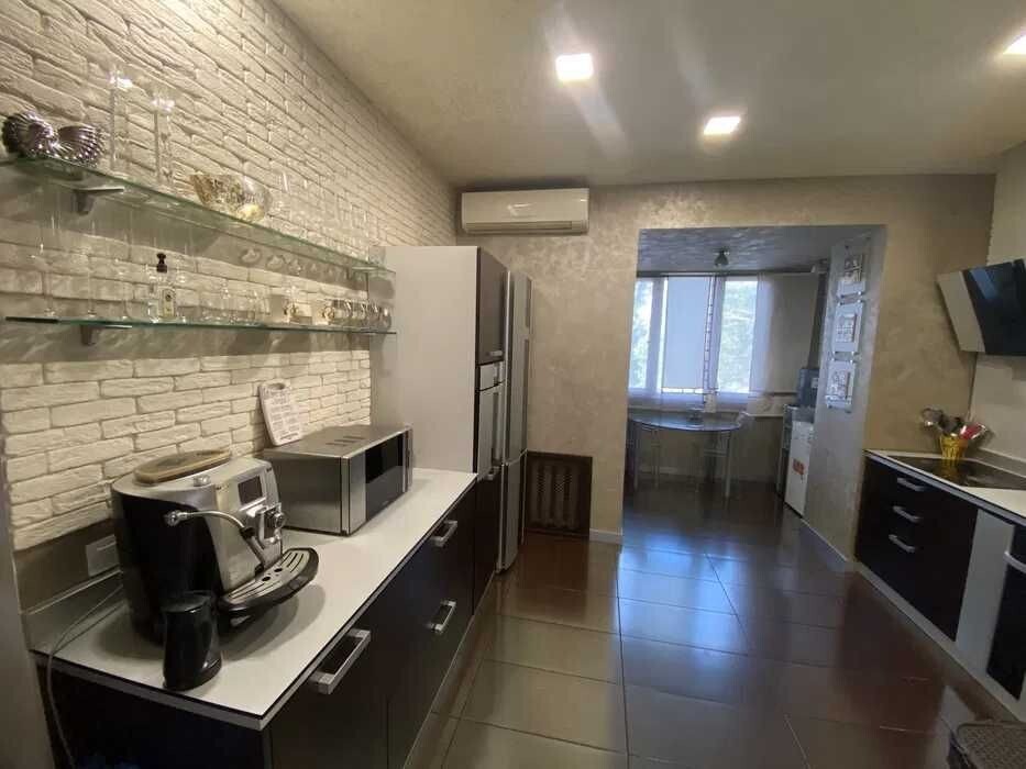Оренда 3-кімнатної квартири 90 м², Успенська пл., 7