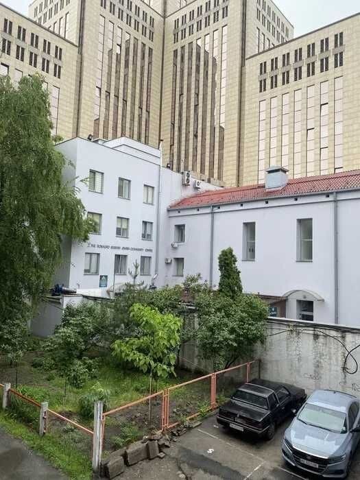 Оренда 3-кімнатної квартири 90 м², Успенська пл., 7
