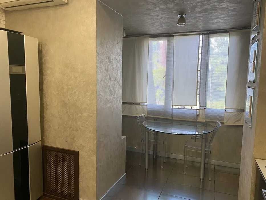 Оренда 3-кімнатної квартири 90 м², Успенська пл., 7