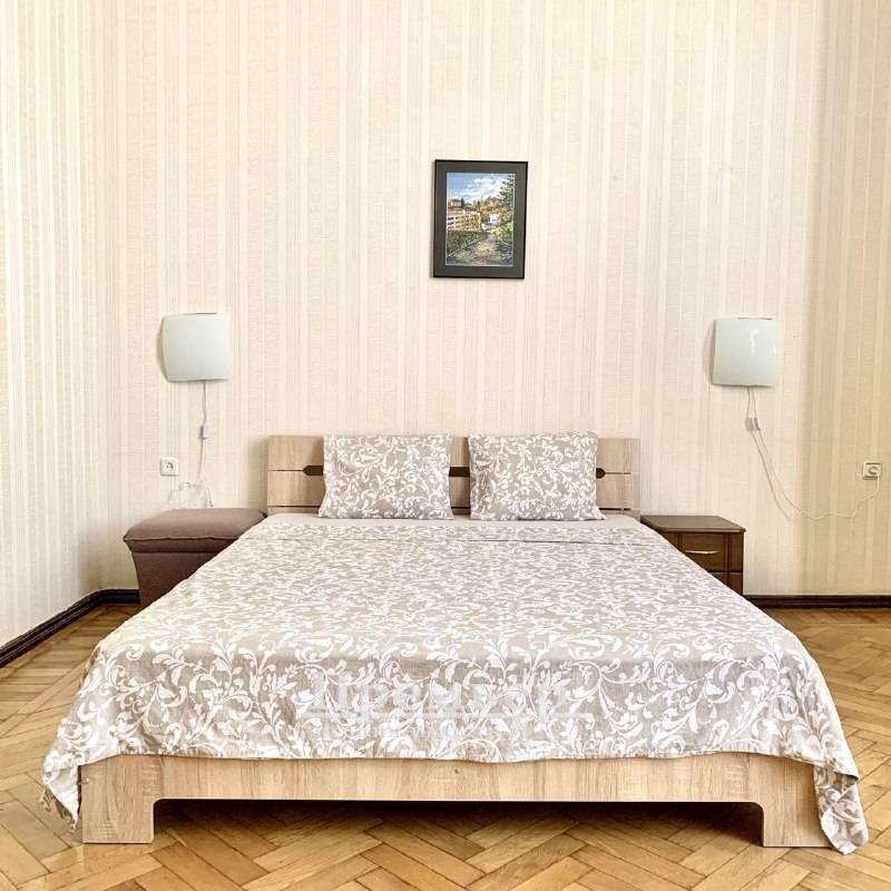 Продаж 3-кімнатної квартири 75 м², Катеринінська вул.
