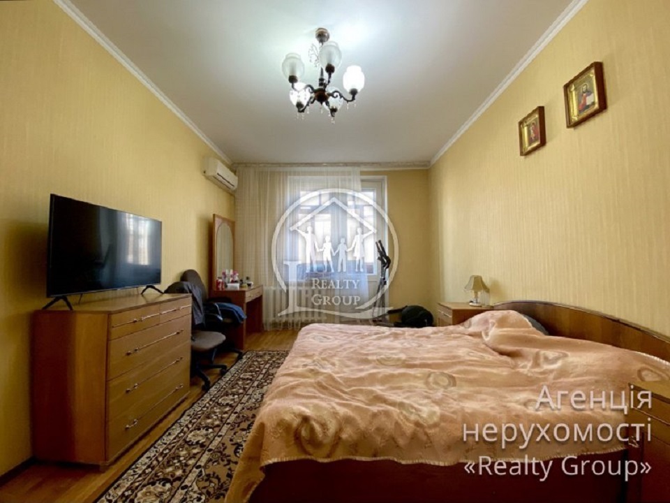 Продаж 3-кімнатної квартири 74 м², Гагаріна просп., 38