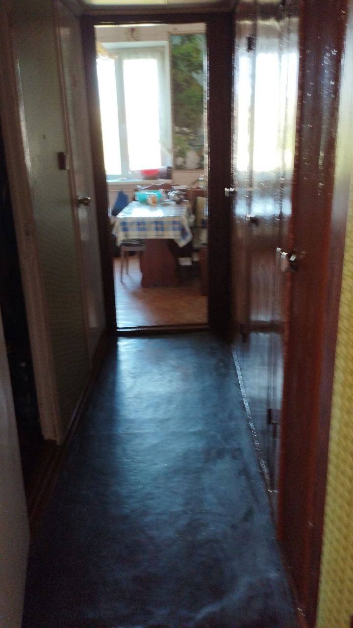 Продаж 4-кімнатної квартири 77 м²