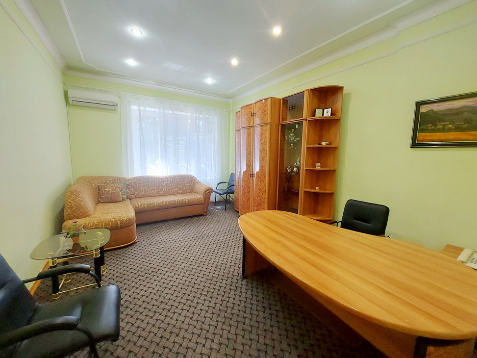 Оренда офісу 70 м², Інститутська вул., 22/7