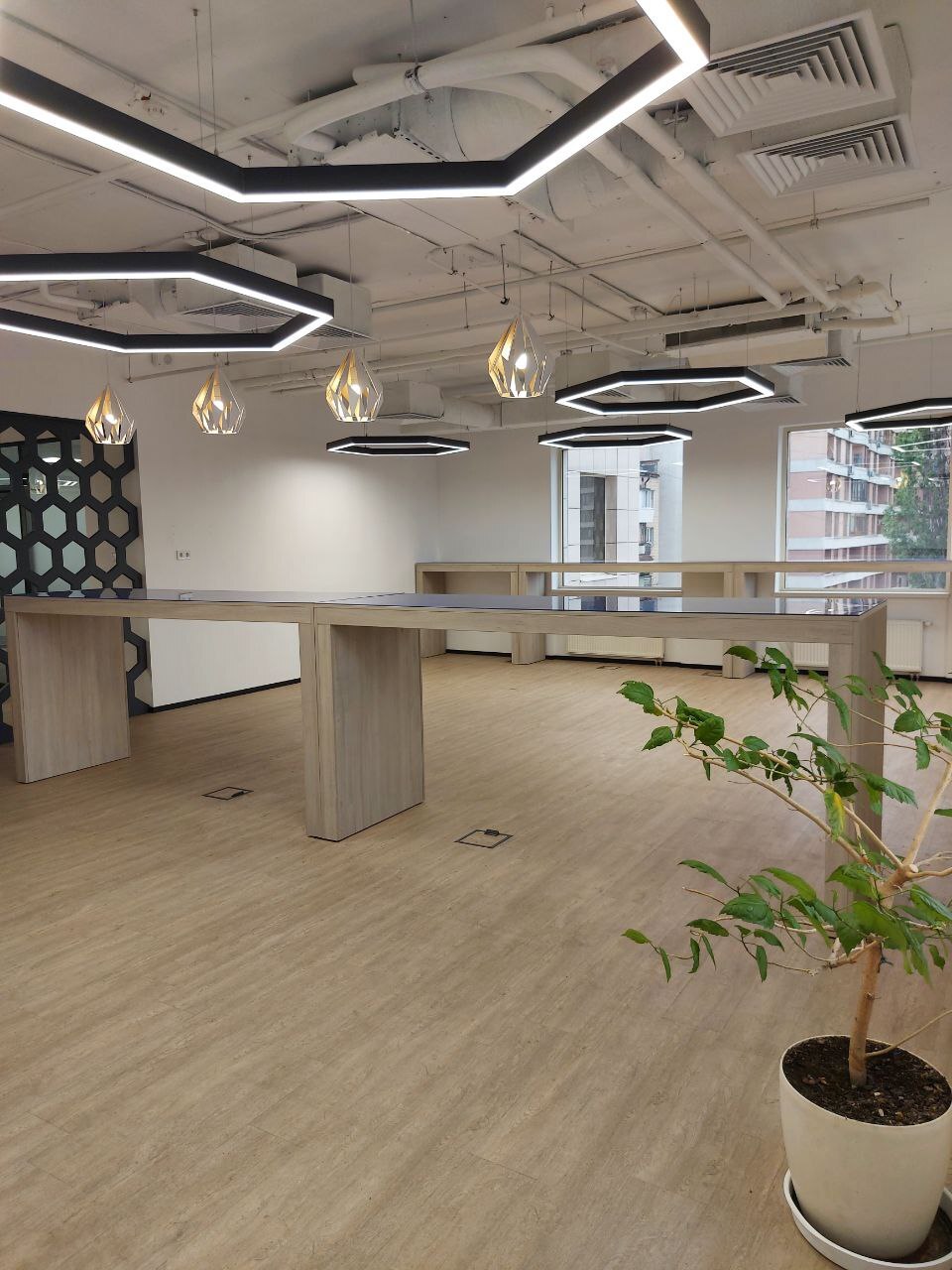 Оренда офісу 875 м², Жилянська вул., 73-79