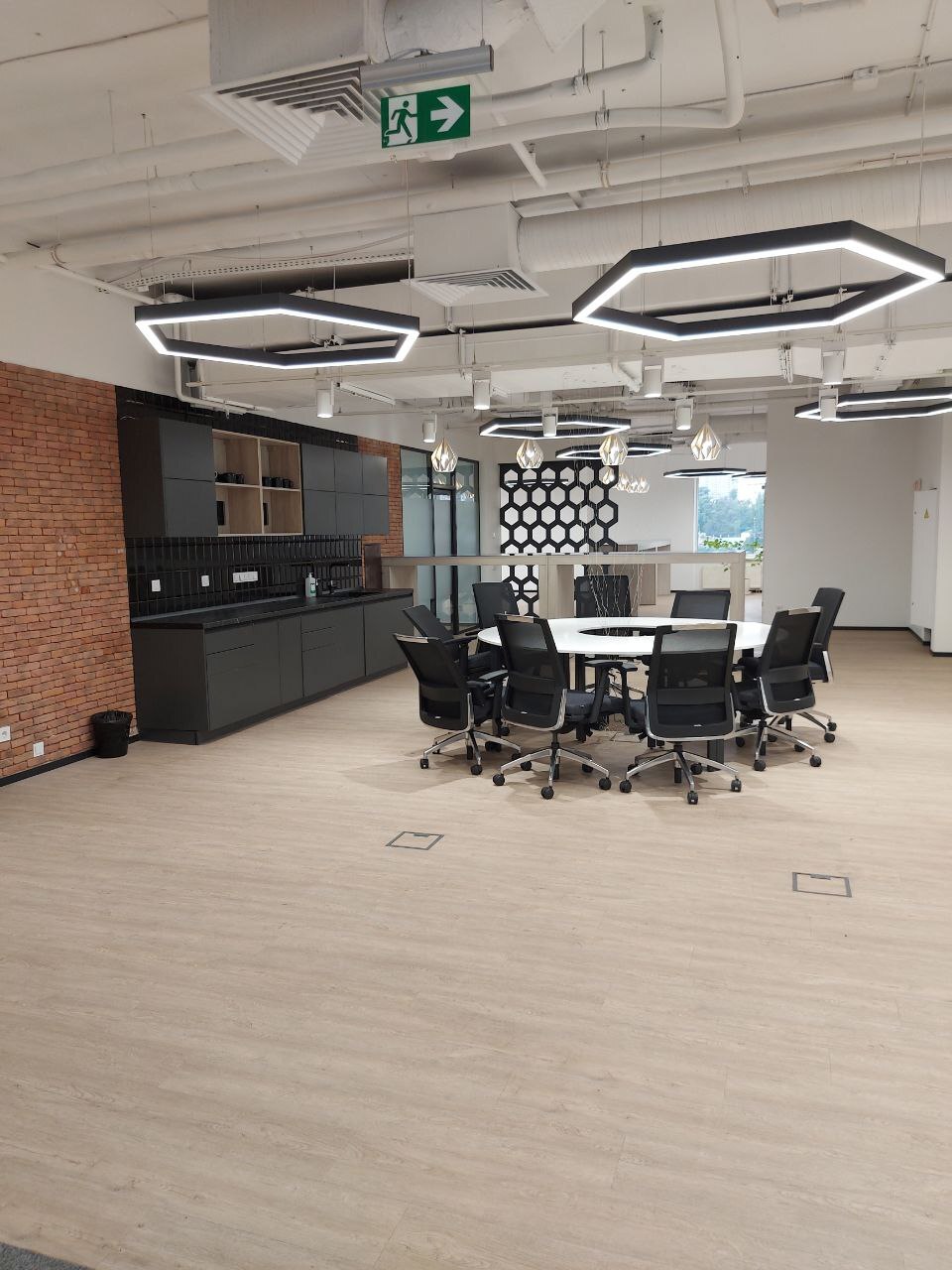 Оренда офісу 875 м², Жилянська вул., 73-79