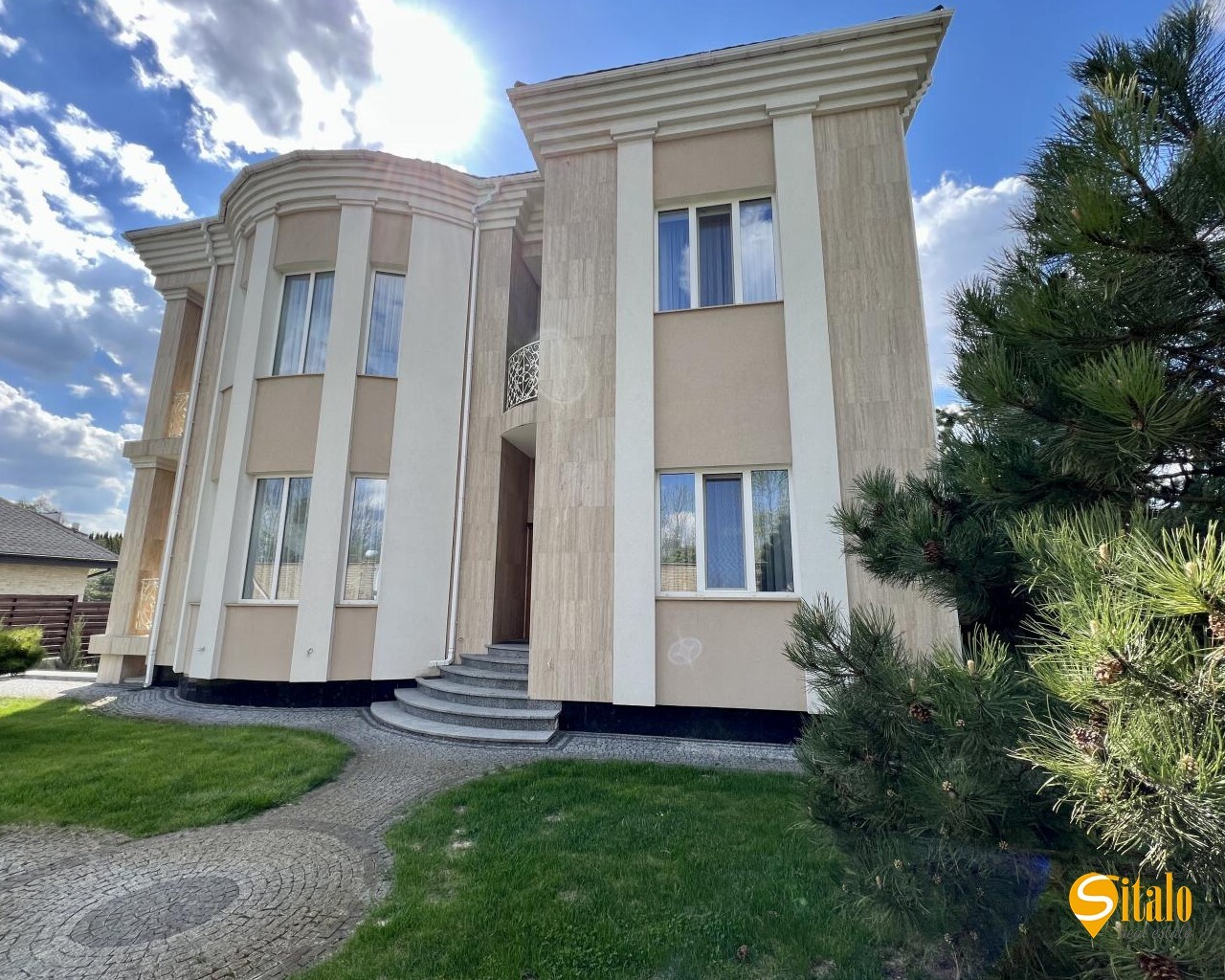 Продаж будинку 630 м²