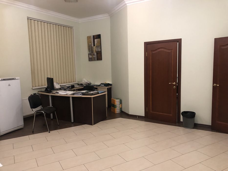 Продаж офісу 166 м², Варненська вул.
